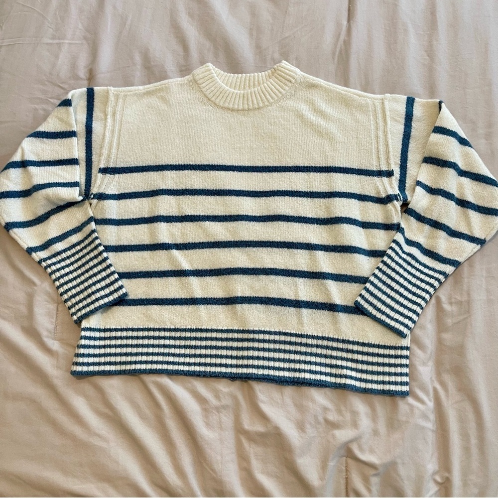 American Eagle Outfitters Cream and Blue Striped Sweater Size XS